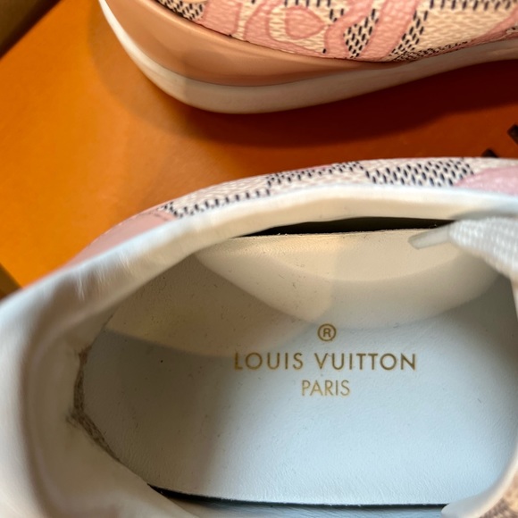Sold x Louis Vuitton Front Row Tahitienne Bora Bora Damier Azur sneakers - Picture 8 of 10